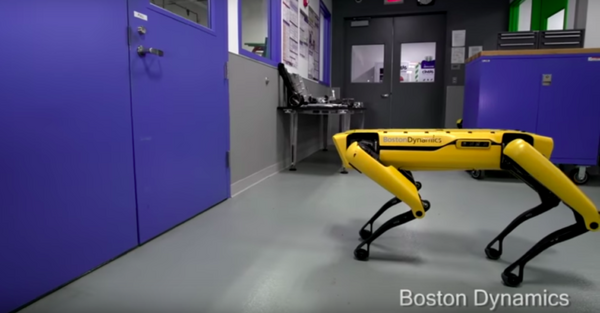 ボストン・ダイナミクスの4足歩行ロボ「SpotMini」、器用にドアを開ける動画が公開