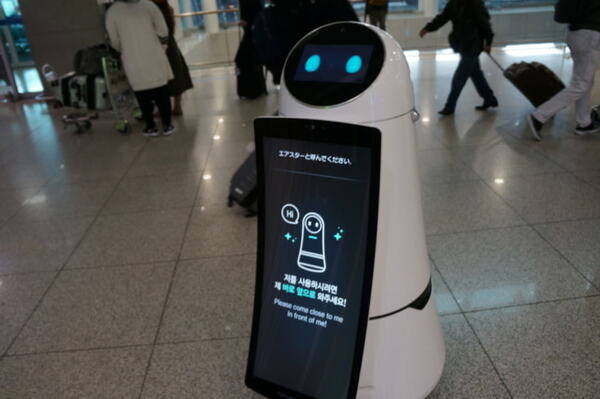 世界初の「ロボットオリンピック」となるか？ 平昌五輪現地レポート　ロボットスキーや案内ロボも
