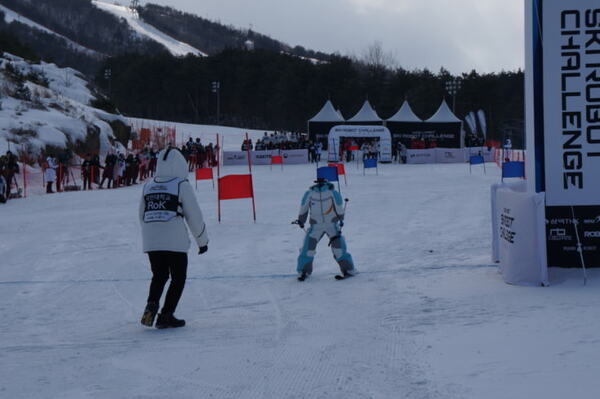 世界初の「ロボットオリンピック」となるか？ 平昌五輪現地レポート　ロボットスキーや案内ロボも