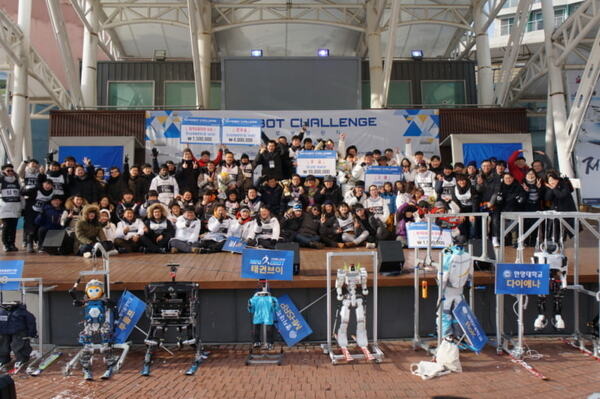 世界初の「ロボットオリンピック」となるか？ 平昌五輪現地レポート　ロボットスキーや案内ロボも