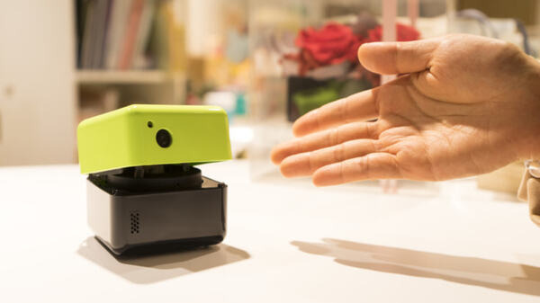 パーソナルロボット開発のPLEN Robotics、光半導体のコーデンシと業務提携へ