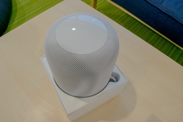 「HomePod」開封の儀　Apple初のスマートスピーカーはずしりと重かった