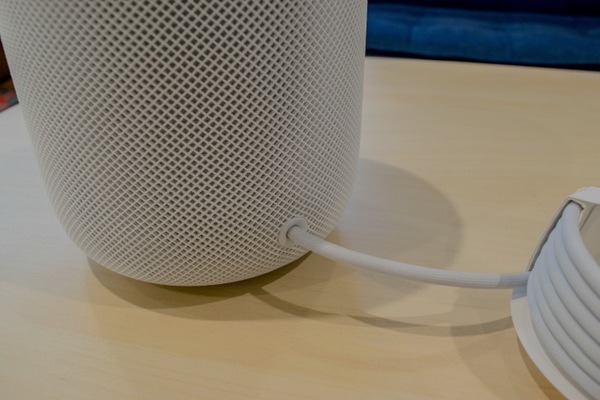 「HomePod」開封の儀　Apple初のスマートスピーカーはずしりと重かった