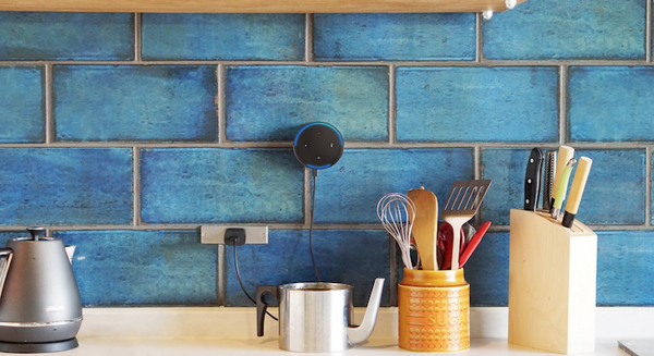 平安伸銅工業がAmazon Echo Dot向け壁掛けホルダーを販売開始