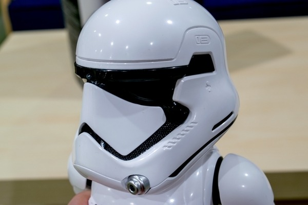歩き方に特徴あり！ スター・ウォーズの「ストームトルーパー」開封の儀