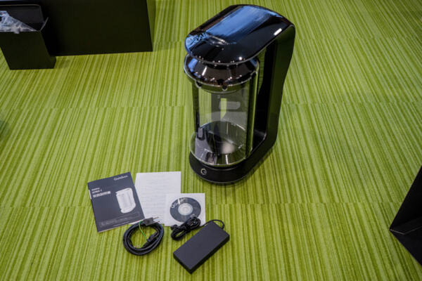 【動画あり】俺の嫁・バーチャルホームロボット「Gatebox」が届いた！ 開封の儀 & 話してみた