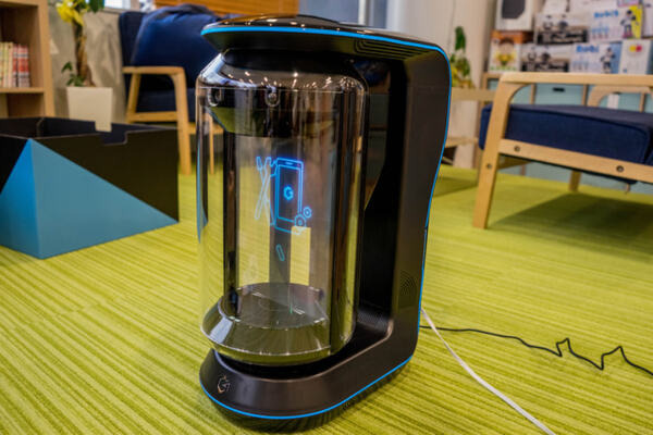 【動画あり】俺の嫁・バーチャルホームロボット「Gatebox」が届いた！ 開封の儀 & 話してみた