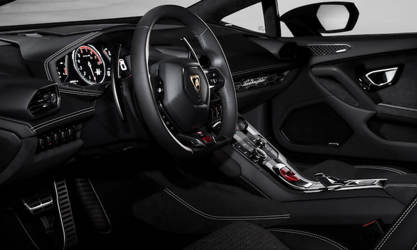 フェラーリはApple CarPlay推し、一方ランボルギーニはAndroid Auto対応を進める