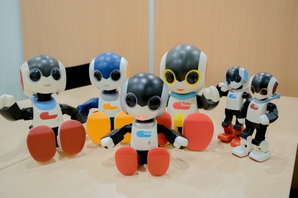 お喋りする小型ロビが1万円　「マイルームロビ」は明日2月28日発売