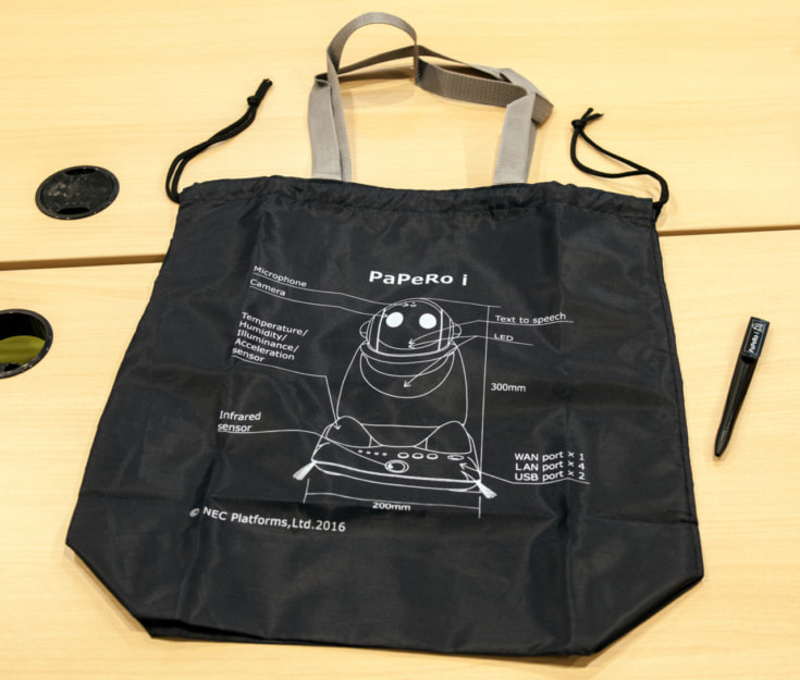 NECのロボット型PF「PaPeRo i（パペロ アイ）」のトートバッグとボールペンのセットを10名様【ロボスタプレゼント】