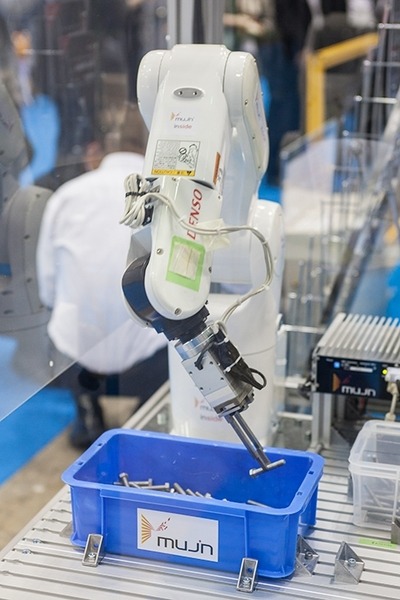 産業用ロボットの4大問題に挑む！知能化／完全ティーチレス／ばら積みピッキングを実現したMUJINコントローラの凄さと特徴