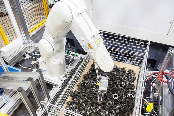 産業用ロボットの4大問題に挑む！知能化／完全ティーチレス／ばら積みピッキングを実現したMUJINコントローラの凄さと特徴