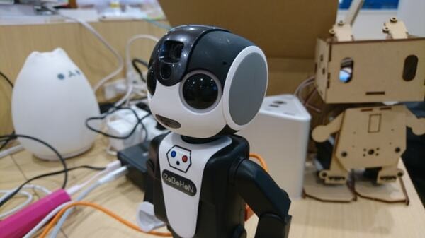 3月2日発売！ ロボホンの「開発者モデル」でモーション作ってみた