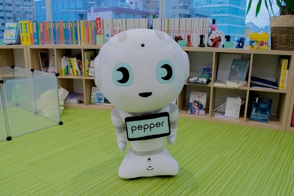 【存在感やばい】Pepperの「特大ぬいぐるみ」が先行で届いた！ 特別限定販売中