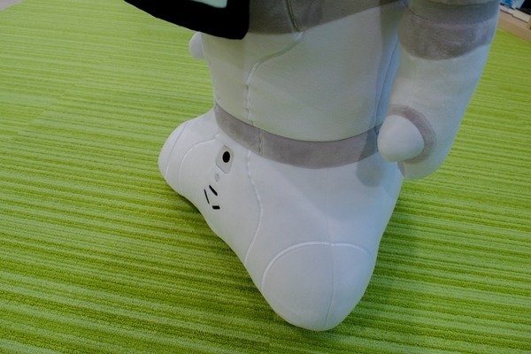 【存在感やばい】Pepperの「特大ぬいぐるみ」が先行で届いた！ 特別限定販売中