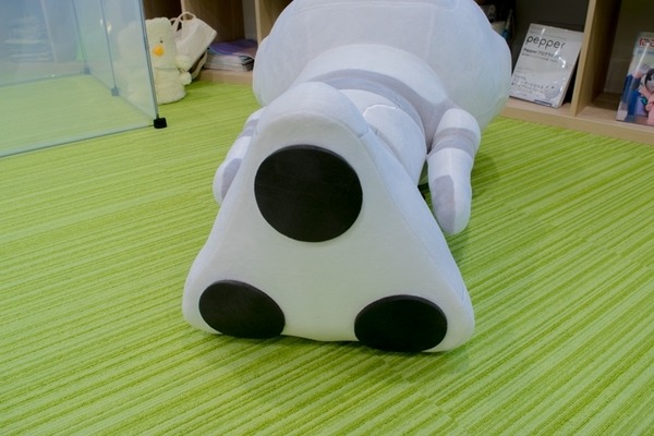 【存在感やばい】Pepperの「特大ぬいぐるみ」が先行で届いた！ 特別限定販売中