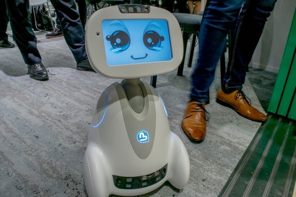 ロボット「BUDDY（バディ）」が日本初上陸！ 欧州イチと言われるその動きと特徴とは