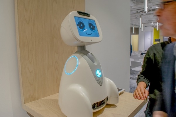 ロボット「BUDDY（バディ）」が日本初上陸！ 欧州イチと言われるその動きと特徴とは