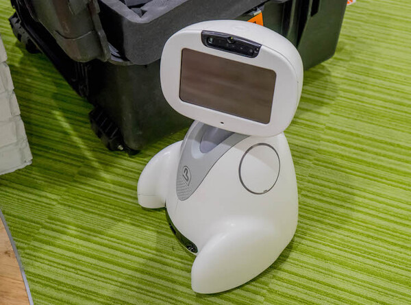 自律移動できる家庭用ロボット「BUDDY」がロボスタにやって来た！ 写真で紹介 by ロボスタカメラ部