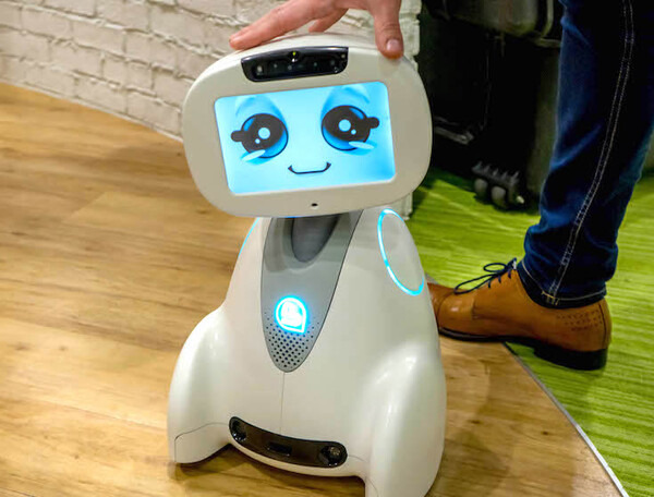 自律移動できる家庭用ロボット「BUDDY」がロボスタにやって来た！ 写真で紹介 by ロボスタカメラ部