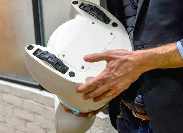 自律移動できる家庭用ロボット「BUDDY」がロボスタにやって来た！ 写真で紹介 by ロボスタカメラ部