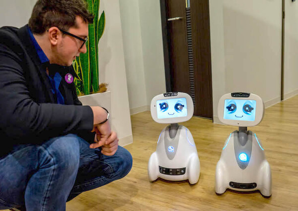 自律移動できる家庭用ロボット「BUDDY」がロボスタにやって来た！ 写真で紹介 by ロボスタカメラ部