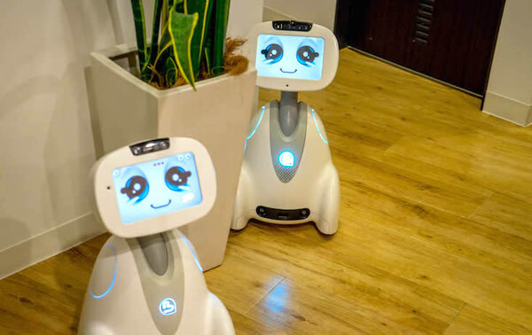 自律移動できる家庭用ロボット「BUDDY」がロボスタにやって来た！ 写真で紹介 by ロボスタカメラ部