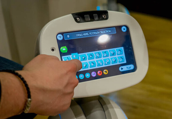 自律移動できる家庭用ロボット「BUDDY」がロボスタにやって来た！ 写真で紹介 by ロボスタカメラ部