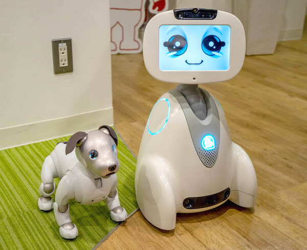 自律移動できる家庭用ロボット「BUDDY」がロボスタにやって来た！ 写真で紹介 by ロボスタカメラ部