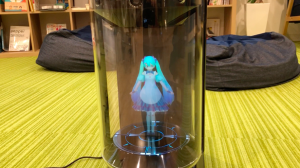本日からバーチャルホームロボ「Gatebox」に初音ミクが召喚！ 話してみた！