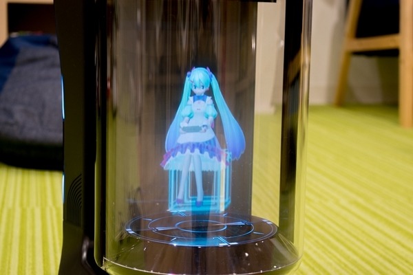 本日からバーチャルホームロボ「Gatebox」に初音ミクが召喚！ 話してみた！