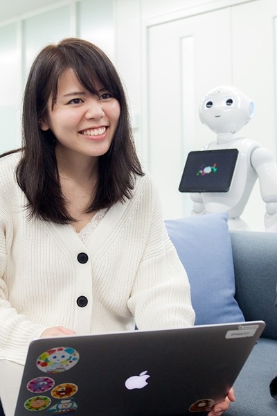 Pepperの質問やトラブル相談にはチャットボット「Emi」が迅速対応！ソフトバンクロボティクスが提供開始