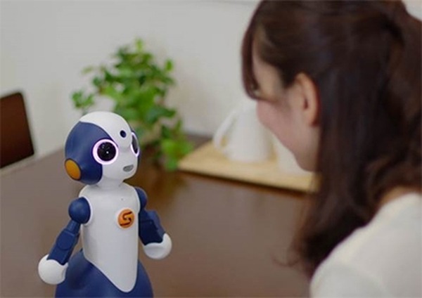 ロボット「Sota」10体がラゾーナ川崎に設置　お客に合わせて店舗紹介