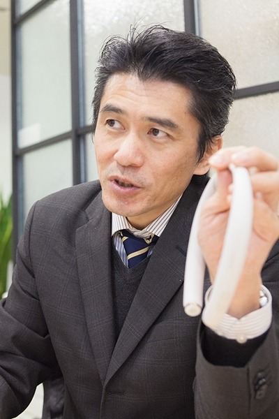【新感覚！】首にかける「AIスマートスピーカー」は自転車でも家事でも使えるウェアラブルスピーカー！「まるで音のヘルメット」
