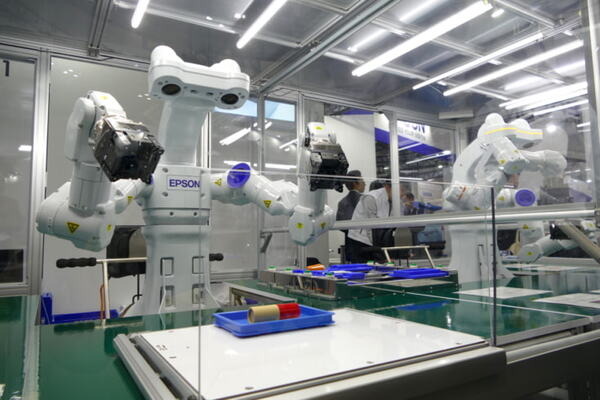 セイコーエプソンが自律型双腕ロボット「WorkSense」で拡大する自動化領域　Science Robotics Meeting2018から