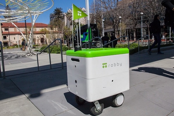 【動画あり】GPU搭載の自動運転デリバリーロボット「Robby」をシリコンバレーで見た！(第1回) 動くクーラーボックスみたいで可愛い