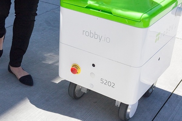 【動画あり】GPU搭載の自動運転デリバリーロボット「Robby」をシリコンバレーで見た！(第1回) 動くクーラーボックスみたいで可愛い
