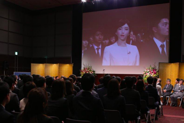 「美女アンドロイドアナウンサー」が日テレに入社！ 名前は「アオイエリカ」 4月4日にはPONへの出演も