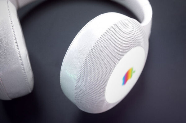 AppleのオーバーイヤホンヘッドホンはHomePod風のデザインを採用か？