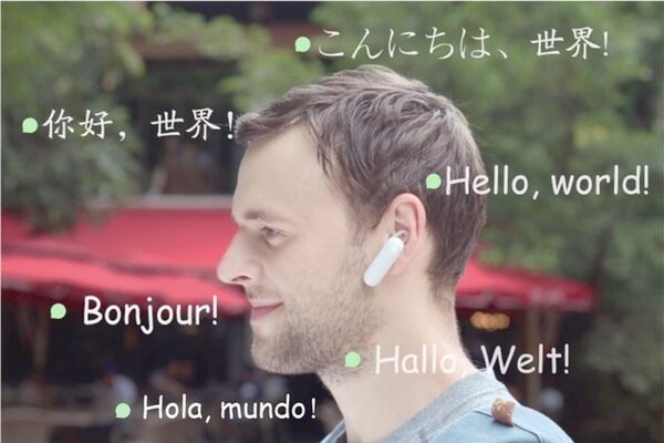 言語の壁を超える通訳イヤホン「WT2」、お互いが装着して自然な会話を可能にする2個セット構成が斬新！