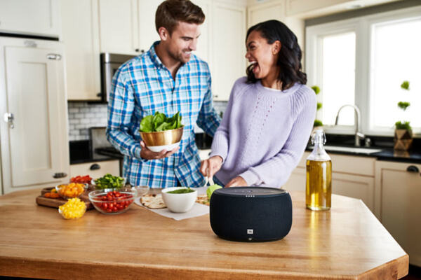 パワフルなサウンドが楽しめるコア向けのスマートスピーカー「JBL LINK 300」「JBL LINK 500」発売決定