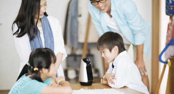 ソニーのロボット「Xperia Hello!」ロボスタ編集部のこだわり解説！「ハローのここが好き！こんな機能が欲しい！」