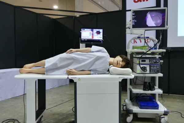 リアルな反応のヒューマノイド「mikoto」　「2023年問題」で市場拡大中の医療教育用シミュレーターに挑むMICOTOテクノロジー檜山氏がMEDTECで講演