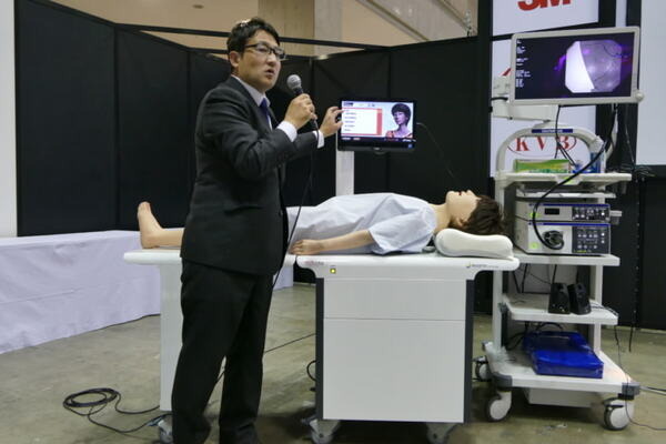 リアルな反応のヒューマノイド「mikoto」　「2023年問題」で市場拡大中の医療教育用シミュレーターに挑むMICOTOテクノロジー檜山氏がMEDTECで講演