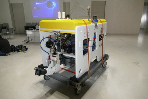 東大生産研と九工大、自律型海中ロボット「Tuna-Sand2」を初公開　海中の生物を全自動でサンプリング
