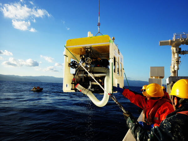 東大生産研と九工大、自律型海中ロボット「Tuna-Sand2」を初公開　海中の生物を全自動でサンプリング