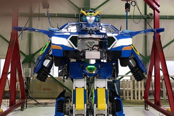 【速報】全長4mの人型変形ロボットが車にトランスフォーム！人が乗れる「J-deite RIDE」を公開、ド迫力変形映像を見よ！