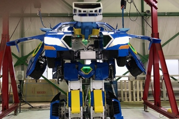 【速報】全長4mの人型変形ロボットが車にトランスフォーム！人が乗れる「J-deite RIDE」を公開、ド迫力変形映像を見よ！