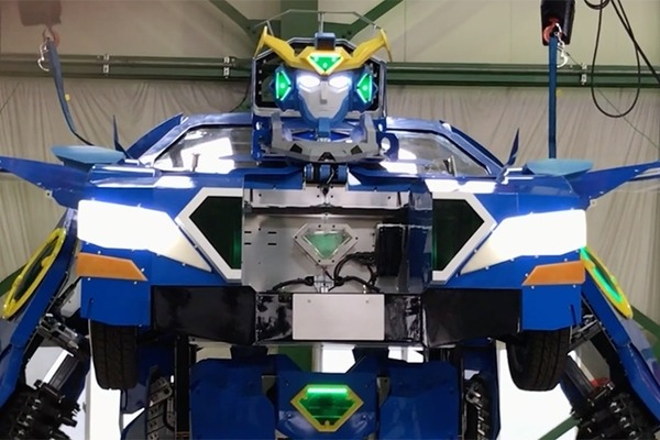【速報】全長4mの人型変形ロボットが車にトランスフォーム！人が乗れる「J-deite RIDE」を公開、ド迫力変形映像を見よ！