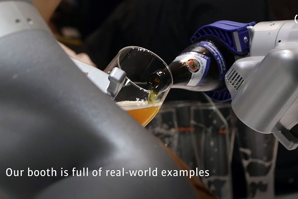 大手ロボットメーカーのクーカ(KUKA)が家庭用サービスロボット「i-do」を展示！ハノーバーフェア2018で